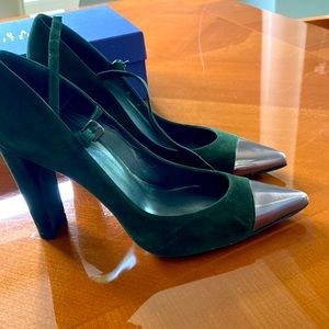 Brand new Stuart Weitzman Forest green capsize Mary Jane pumps